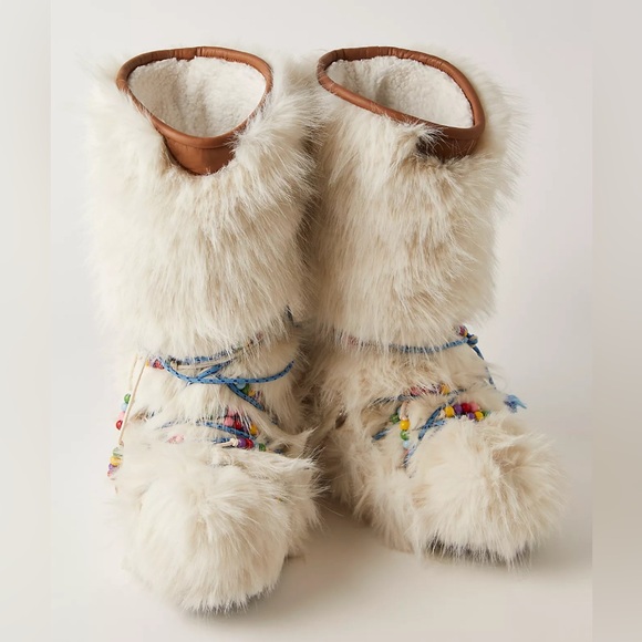 New In Box, Free People Apres Boho All Day Beaded Boots White Faux Fur - Picture 7 of 10